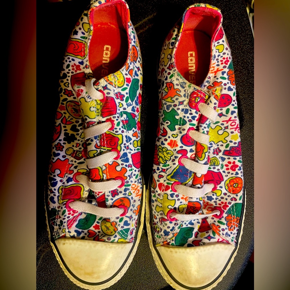 Wmn 6.5 Converse slip ons; cute doughnut design with white toe; little use